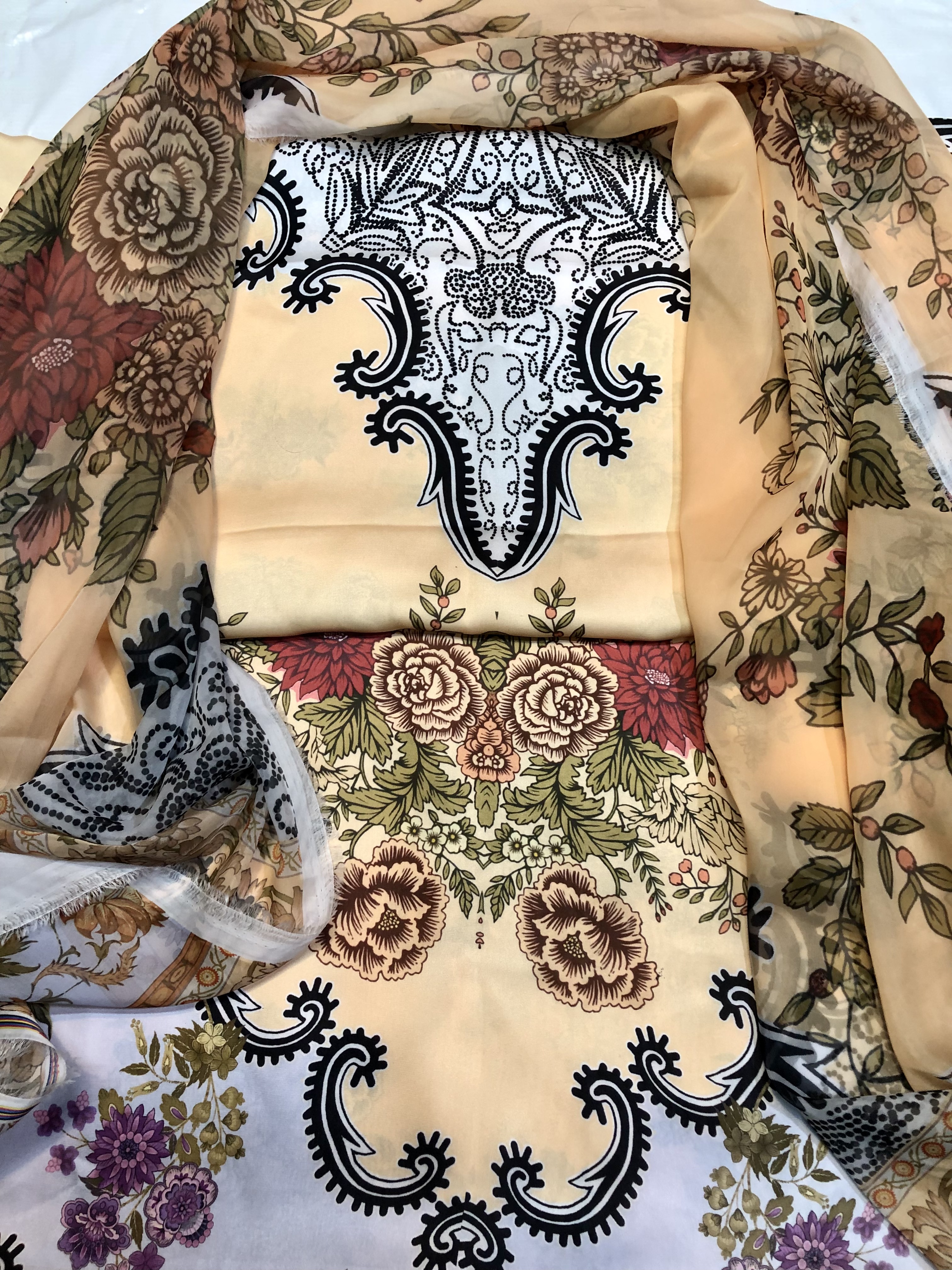 Printed suit 💕unstitched 3pcs alternate view
